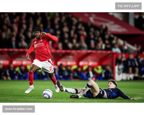 热刺半场0-2落后，防守漏洞频出